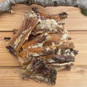 Rundernekspier geelhaar. Kauwsnack voor honden